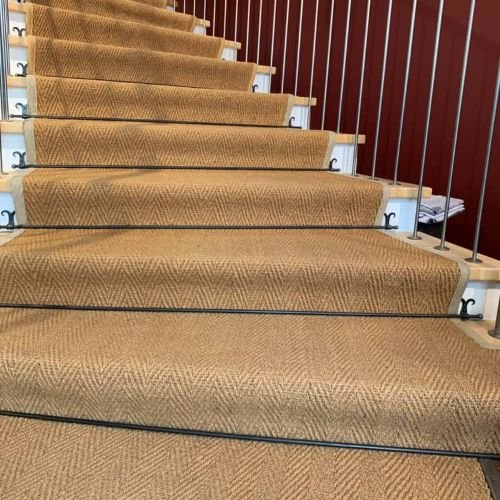 Textured sisal stair runner with rods